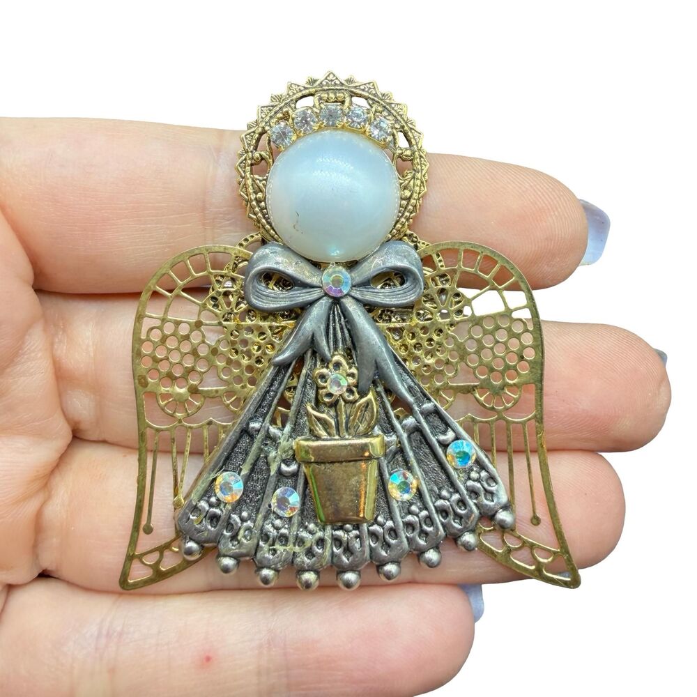 Vintage Jewelry  Angel brooch pin